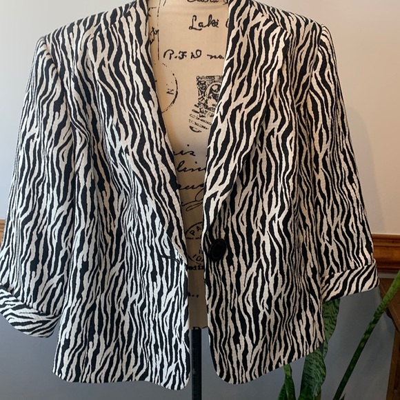 2 pc skirt and jacket - Picture 6 of 16